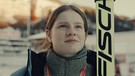 Dani Strobl (Emilia Warenski) freut sich auf den Berg. | Bild: ORF/BR/SRF/Superfilm Filmproduktions GmbH