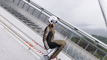 Die Skispringerin Agnes Reisch in Oberstdorf unter der Regie von Jonas Gernstl. | Bild: BR/Gregor Schmidt/Ostkreuz - Agentur der Fotografen GmbH/zero one 24 GmbH/megaherz gmbh