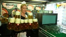 Carina Seil stemmt 14 Maß Bier | Bild: BR