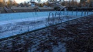 Stillgelegtes Freibad in Waldkraiburg | Bild: BR