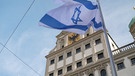 Israel-Flagge vor Augsburger Rathaus gehisst | Bild: BR