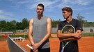 Mark Wallner und Jakob Schnaitter auf dem Tennisplatz | Bild: BR