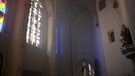 Glaskunstwerke in der spätgotischen Martinskirche | Bild: BR