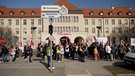 Streikende vor dem Klinikum Schwabing | Bild: BR