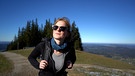 Julia Lauer beim Bergwandern | Bild: BR