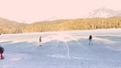 Menschen auf dem zugefrorenen Eibsee | Bild: BR