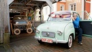 Man steigt aus Goggomobil aus | Bild: BR