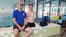 Janis McDavid mit BVS Landestrainer Para Schwimmen Christian Balaun im Nürnberger Südstadtbad. | Bild: BR / Ulrike Nikola