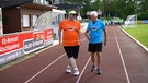 Ralf Rauch und Manfred Skibbe auf Sportplatz | Bild: BR