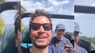 Jimmy Fallon sitzt in einem offenen Cabrio | Bild: BR