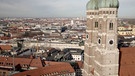 Frauenkirche und Stadtansicht München von oben | Bild: BR