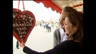 Jana und Christian Mörtl wieder auf dem Oktoberfest, dieses Mal mit ihren beiden Söhnen | Bild: BR