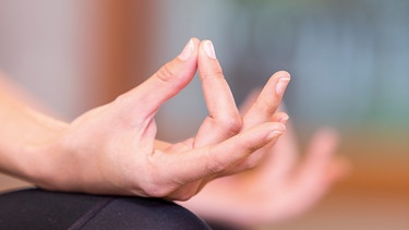 Handhaltung beim Yoga, Mudra, Foto: Sven Lüders, (c)MEV_Aktuelles Fotoarchiv_121 | Bild: MEV/Sven Lüders