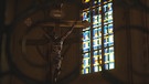 Die neuen Fenster der Landshuter St. Martinskirche nach Motiven des irischen Malers Sean Scully | Bild: BR