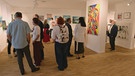 Kunstausstellung im neuen Bürgerhaus von Aidenbach | Bild: BR
