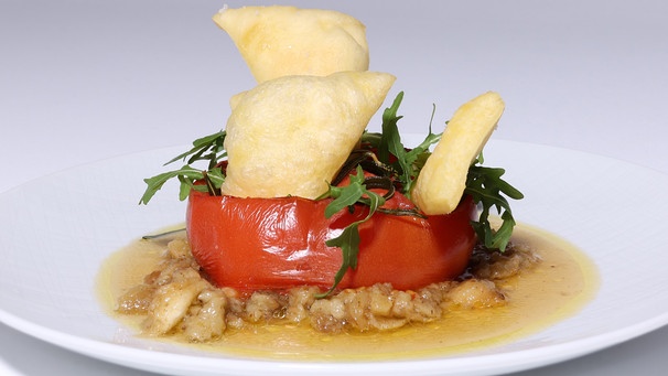 Tomaten-Auberginen-Brotsalat. | Bild: BR/Jürgen Endriß