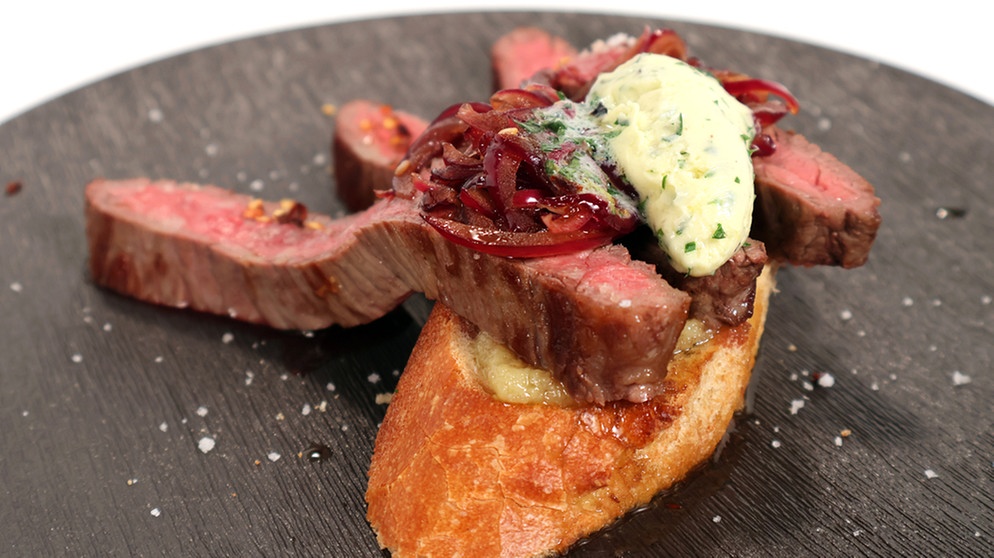 Aufgegabelt von Alexander Herrmann: Flank-Steak mit Knoblauchbaguette ...