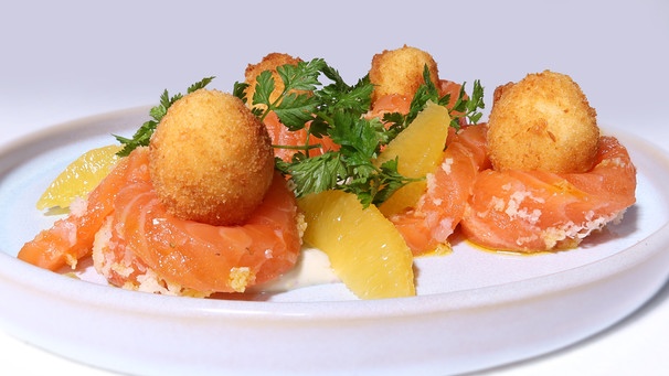 Gebackene Wachteleier mit Lachs und Orange. | Bild: BR/Jürgen Endriß