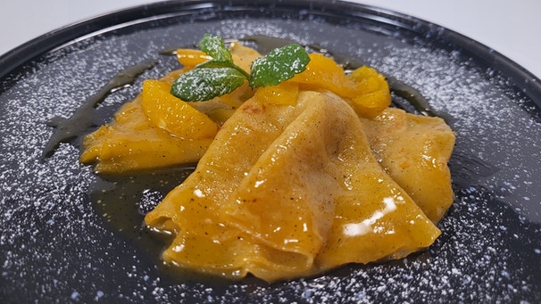 Crêpes Suzette mit Orangenfilets. | Bild: BR/Kathrin Lindauer