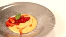 Zabaione mit marinierten Erdbeeren. | Bild: picture-alliance/dpa