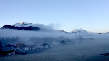 Reit im Winkl im Nebel  | Bild: BR, Tangram International GmbH / Fotograf: Marc Haenecke