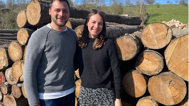 Philip und Celine Stegmann leiten ein Sägewerk in Rothenbuch im Spessart. | Bild: BR/Tangram International GmbH 