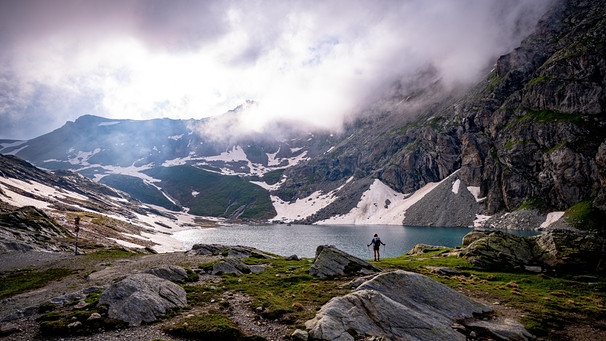 Bernd Ritschel steht an einem Bergsee | Bild: BR/Thomas März