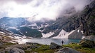 Bernd Ritschel steht an einem Bergsee | Bild: BR/Thomas März