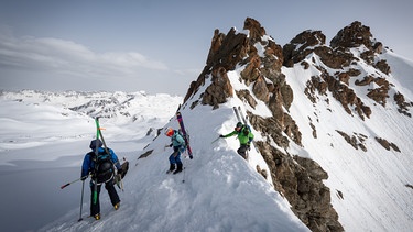 Skizourengehen im winterlichen Hochgebirge | Bild: BR/Lukas Pilz