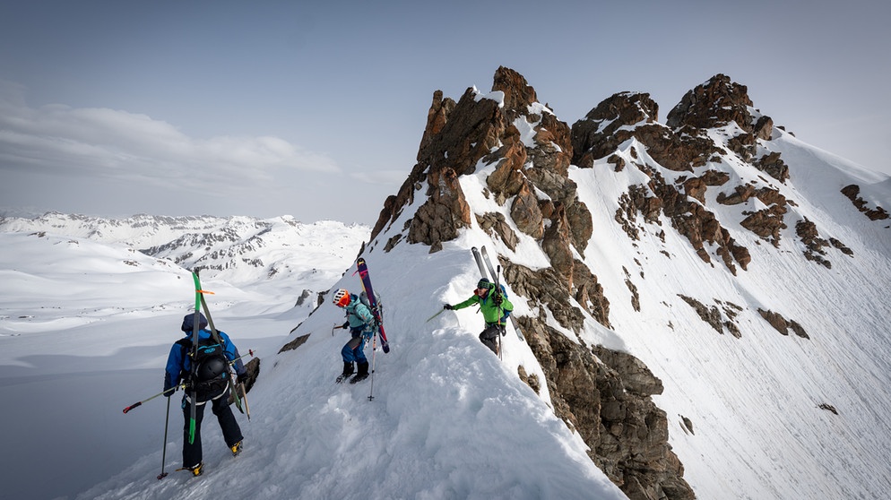 Skizourengehen im winterlichen Hochgebirge | Bild: BR/Lukas Pilz