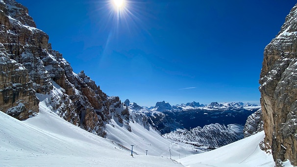 Ski-Abfahrt in steilen Rinnen | Bild: BR