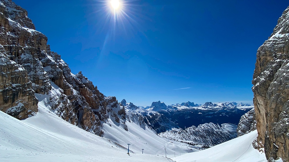 Ski-Abfahrt in steilen Rinnen | Bild: BR