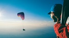 Zwei Gleitschimflieger im Himmel | Bild: Günter Kozeny