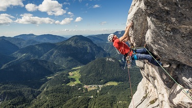 Luka Lindic klettert | Bild: Klaus Fengler