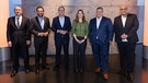 Hubert Aiwanger (Freie Wähler), Martin Hagen (FDP) Alexander Dobrindt (CSU), Carsten Träger (SPD), Jamila Schäfer (Grüne), Stephan Protschka (AfD)
| Bild: BR / Markus Konvalin