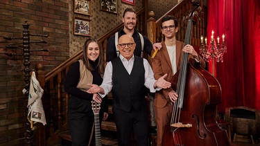 Das Trio Stubenfliege aus Wien feiert ihre Brettl-Spitzen-Premiere unter dem Motto "Lachen, Leben, Feiern" zusammen mit Jürgen Kirner. | Bild: ©BR 2024 / Philipp Thurmaier