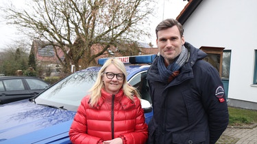 Julian von Löwis mit Hausärztin Dr. Leonore Jahn. | Bild: BR/megaherz gmbh