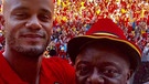 Pierre Kompany mit seinem Sohn | Bild: BR