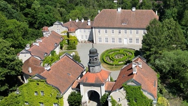 Das Schloss Gallingen in Ostpreußen - neuer Glanz und neue Bestimmung. | Bild: BR/Alex Goldgraber