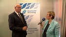 BR-Reporterin Annerose Zuber im Gespräch mit Verbandspräsident Franz Löffler. | Bild: BR