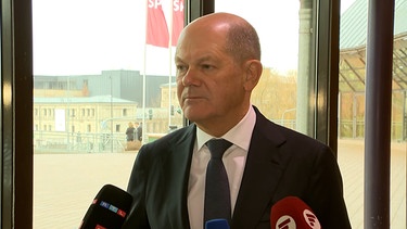 Bundeskanzler Olaf Scholz (SPD) während seiner Wahlkampftour. | Bild: BR