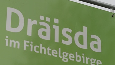 Ortschild im Dialekt | Bild: BR