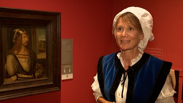 Agnes-Führerin vor einem Dürer-Selbstbild. | Bild: BR