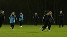 Die Spielerinnen des SV Weinberg beim Training. | Bild: BR