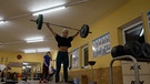 Sportlerin für Olympiches Gewichtheben im Athletenclub Schweinfurt. | Bild: BR-Studio Franken