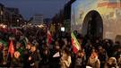 Proteste auf dem Nürnberger Kornmarkt gegen die iranische Regierung. | Bild: BR