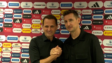 Sportvorstand Joti Chatzialexiou und der neue Club-Trainer Miroslav Klose. | Bild: BR