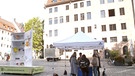 XXL-Kühlschrank auf dem Sebaldplatz in Nürnberg. | Bild: BR