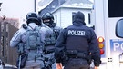 Einsatzkräfte bei der Groß-Razzia in Mittelfranken. | Bild: BR