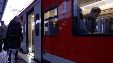 Die S-Bahn S4 am bahnhof Nürnberg. | Bild: BR-Studio Franken